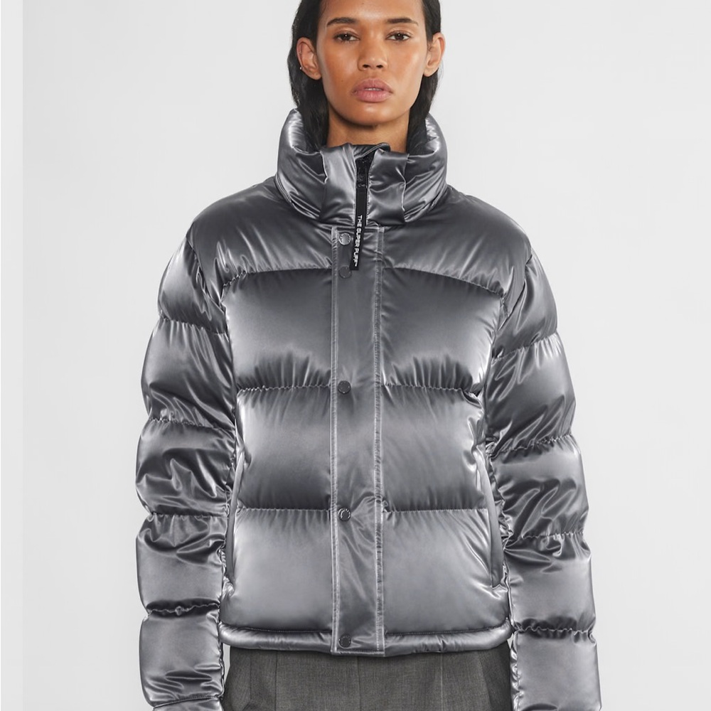 Aritzia super puff in shorty charcoal grey
